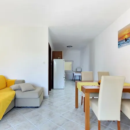 Apartment Zrnovnica *