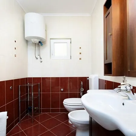 Zrnovnica Apartment *